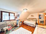 Großzügiges DG-Wohnen mit 3 Zimmer, Balkon, inkl. EBK und Garage - Schlafzimmer
