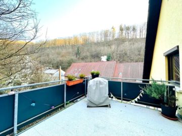Großzügiges DG-Wohnen mit 3 Zimmer, Balkon, inkl. EBK und Garage, 69221 Dossenheim, Wohnung