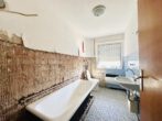 Sanierungsobjekt mit kreativem Charme- ideal für Handwerker und Gestalter - 1. OG Bad