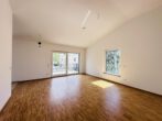 2-Zimmer-Penthousewohnung (bezugsfrei) mit Dachterrasse, EBK, Aufzug, TG-Stellplatz + Wallbox - Wohnen