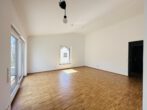 2-Zimmer-Penthousewohnung (bezugsfrei) mit Dachterrasse, EBK, Aufzug, TG-Stellplatz + Wallbox - Wohnen