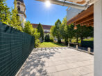 Attraktives Zuhause mit großem Garten, sonnige Terrasse und idyllische Lage direkt an der Kirche - Terrasse