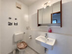4-Zi.-Wohnung mit Dachterrasse, Einbauküche & 1 TG- + 1 Außenstellplatz – schöner Ausblick inklusive - Gäste-WC