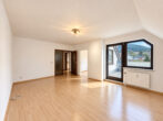 4-Zi.-Wohnung mit Dachterrasse, Einbauküche & 1 TG- + 1 Außenstellplatz – schöner Ausblick inklusive - Wohnen