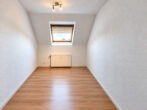 4-Zi.-Wohnung mit Dachterrasse, Einbauküche & 1 TG- + 1 Außenstellplatz – schöner Ausblick inklusive - Kind