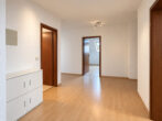 4-Zi.-Wohnung mit Dachterrasse, Einbauküche & 1 TG- + 1 Außenstellplatz – schöner Ausblick inklusive - Diele