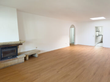 4-Zimmer-Wohnung mit Loggia und Carport (2 Stellplätze), frisch renoviert und bezugsfrei, 69221 Dossenheim, Etagenwohnung