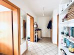 Vermietetes Mehrfamilienhaus mit 4 Wohneinheiten in ruhiger Feldrandlage - 1. OG links Flur