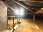 Sanierungsbedürftiges Haus mit 1.738 m² Anwesen in traumhafter Waldrandlage und viel Potenzial - Dachboden