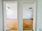 2-Zimmer-Wohnung in Mannheim mit Garage und Keller - Blick vom Flur in Zimmer 1+2