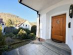 Attraktive Kapitalanlage: Charmantes Einfamilienhaus mit Garten in idyllischer Lage - Eingang