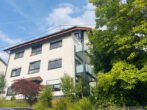 In 7 Minuten in Altenbach: Schönes 3-Familienhaus mit Ausbaupotenzial - Straßenansicht