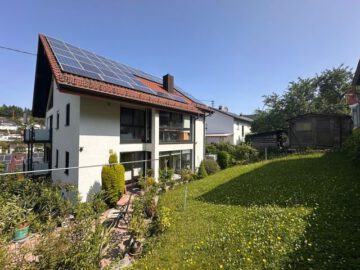 In 7 Minuten in Altenbach: Schönes 3-Familienhaus mit Ausbaupotenzial, 69198 Schriesheim-Altenbach, Mehrfamilienhaus