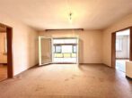 Einfamilienhaus mit Nebengebäuden auf großzügigem Areal (ca. 4.700 m²) in Hohensachsen - Wohnzimmer