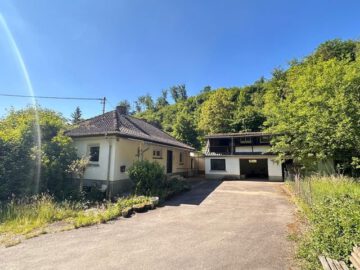 Einfamilienhaus mit Nebengebäuden auf großzügigem Areal (ca. 4.700 m²) in Hohensachsen, 69469 Weinheim , Bergstr, Einfamilienhaus
