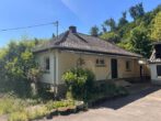 Einfamilienhaus mit Nebengebäuden auf großzügigem Areal (ca. 4.700 m²) in Hohensachsen - Vorderansicht