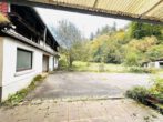 Einfamilienhaus mit Nebengebäuden auf großzügigem Areal (ca. 4.700 m²) in Hohensachsen - Garage mit Außenstellplätze