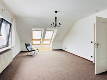 Helles WG-Zimmer im DG an ruhige Studentin ab 01.10.2025 zu vermieten, 69221 Dossenheim, Dachgeschosswohnung