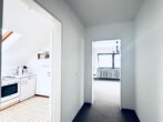 Helles WG-Zimmer im DG an ruhige Studentin ab 01.10.2025 zu vermieten - Flur