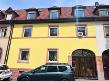 Vielseitiges Mehrfamilienhaus mit großzügiger Wohnfläche und hochwertig ausgebautem Spitzboden – ideal für Kapitalanleger und Eigennutzer, 69198 Schriesheim, Mehrfamilienhaus