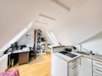 Vielseitiges Mehrfamilienhaus mit großzügiger Wohnfläche und hochwertig ausgebautem Spitzboden – ideal für Kapitalanleger und Eigennutzer - Wohn- und Essbereich Spitzboden