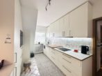 Vielseitiges Mehrfamilienhaus mit großzügiger Wohnfläche und hochwertig ausgebautem Spitzboden – ideal für Kapitalanleger und Eigennutzer - Küche DG