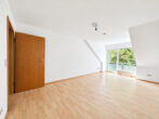 2-Zimmer-DG-Wohnung mit 2 Balkonen, 1 TG-Stellplatz bezugsfrei ab 01.02.2027 - Zimmer 2