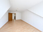 2-Zimmer-DG-Wohnung mit 2 Balkonen, 1 TG-Stellplatz bezugsfrei ab 01.02.2027 - Zimmer 1