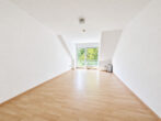 2-Zimmer-DG-Wohnung mit 2 Balkonen, 1 TG-Stellplatz bezugsfrei ab 01.02.2027 - Zimmer 1
