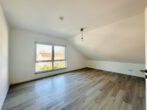 Moderne 3 Zimmer-DG Wohnung mit EBK und Balkon ab sofort - Schlafen