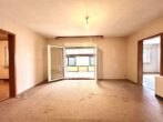 Einfamilienhaus mit Nebengebäuden auf großzügigem Areal (ca. 4.700 m²) in Hohensachsen - Wohnzimmer