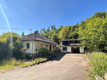 Einfamilienhaus mit Nebengebäuden auf großzügigem Areal (ca. 4.700 m²) in Hohensachsen, 69469 Weinheim , Bergstr, Einfamilienhaus