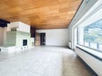 Familienidyll mit Ausblick in Altenbach: Haus mit Einliegerwohnung und flexibler Nutzung - Wohnzimmer
