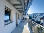 Bezugsfreie 3-Zi.-Wohnung (2. OG) mit gepflegter Ausstattung und Einbauküche–zentral in Dossenheim - Balkon