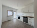 Bezugsfreie 3-Zi.-Wohnung (2. OG) mit gepflegter Ausstattung und Einbauküche–zentral in Dossenheim - Küche