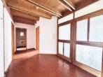 3-Zimmer Wohnung im DG mit Dachterrasse, neuer Einbauküche und KFZ-Stellplatz - Flur/Eingangsbereich