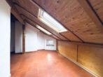 3-Zimmer Wohnung im DG mit Dachterrasse, neuer Einbauküche und KFZ-Stellplatz - Zimmer
