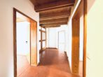 3-Zimmer Wohnung im DG mit Dachterrasse, neuer Einbauküche und KFZ-Stellplatz - Flur/Eingangsbereich