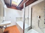 3-Zimmer Wohnung im DG mit Dachterrasse, neuer Einbauküche und KFZ-Stellplatz - Bad