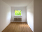Bezugsfrei: Moderne, renovierte 4-Zimmer-Wohnung mit Kamin, Loggia und 2 KFZ-Stellplätzen im OG - Zimmer 2