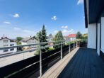 Lichtdurchflutete 4-Zi.-Wohnung mit Wärmepumpe, zwei Balkonen & Einzelgarage – bezugsfrei - Westbalkon