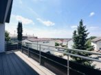 Lichtdurchflutete 4-Zi.-Wohnung mit Wärmepumpe, zwei Balkonen & Einzelgarage – bezugsfrei - Westbalkon