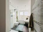 Schriesheim-Altenbach: Moderne 2-Zimmer Wohnung mit sonniger Terrasse und KFZ-Stellplatz - Bad