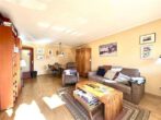 Sonnige 2 Zi.-Whg. mit Loggia, Aufzug, Garage, Erbpacht mtl. ca. 35€ - Wohn- u. Essbereich