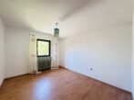 Ruhige 3-Zimmer DG-Wohnung mit Balkon, EBK und Garage - Zimmer