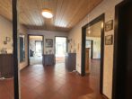 In 7 Minuten in Altenbach: Schönes 3-Familienhaus mit Ausbaupotenzial - Flur OG