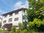 In 7 Minuten in Altenbach: Schönes 3-Familienhaus mit Ausbaupotenzial - Straßenansicht