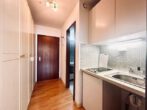 Möbliertes 1-Zimmer-Apartment mit Balkon in zentraler Lage - Pantry Küche
